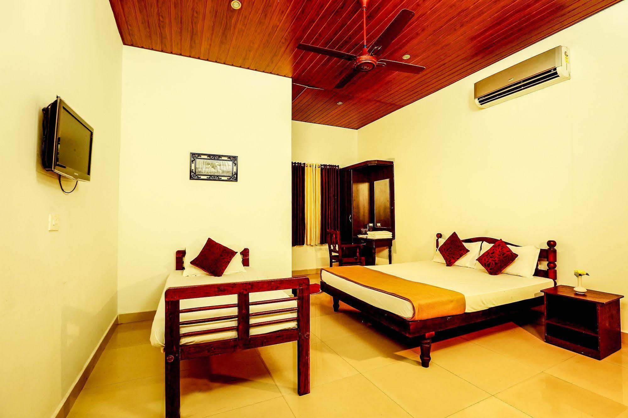 Baywatch Beach Resort Alappuzha Exterior photo