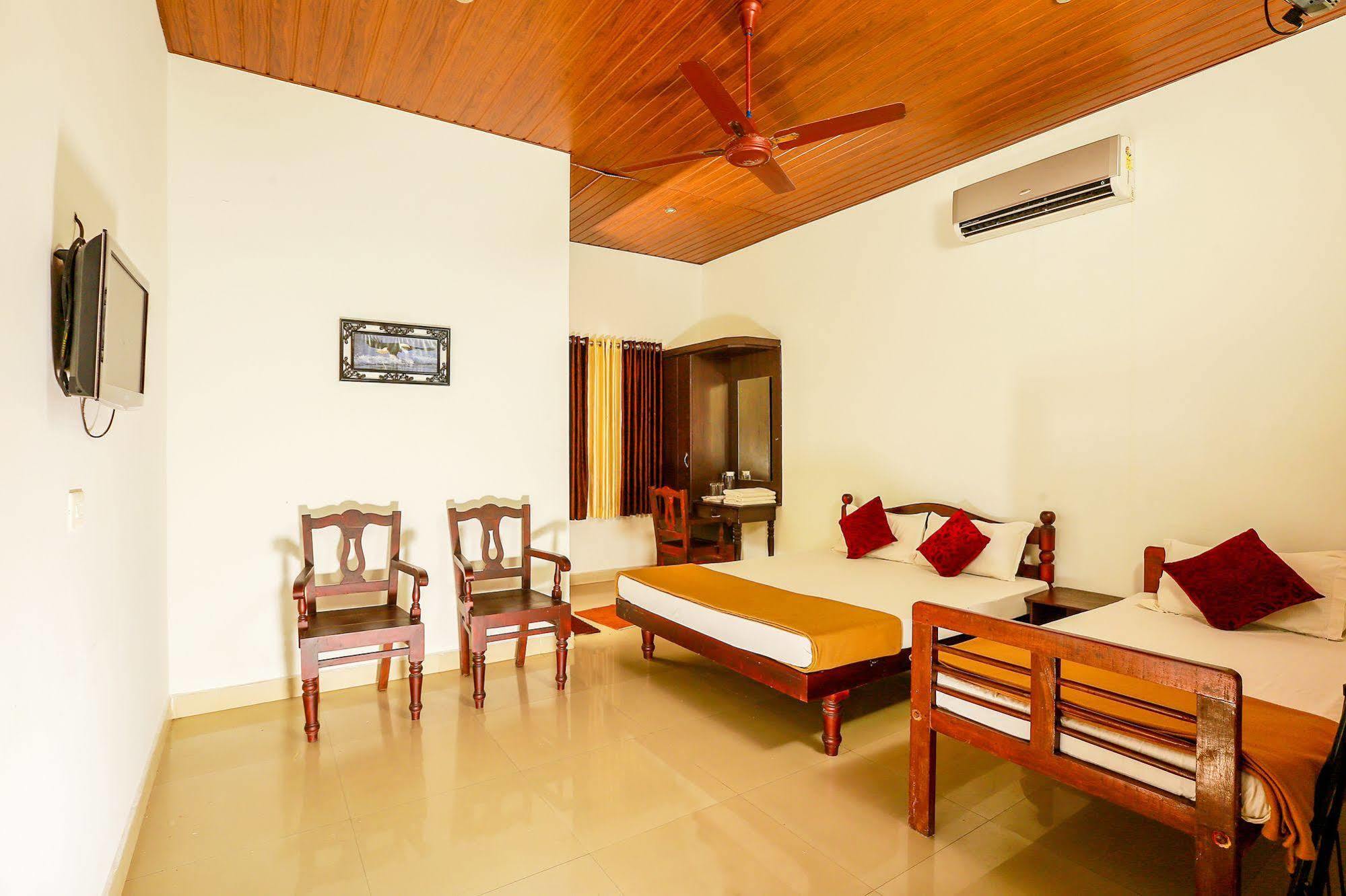 Baywatch Beach Resort Alappuzha Exterior photo